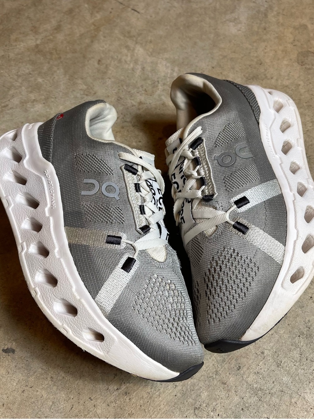 On cloud running Cloudeclipse silver white sneakers
